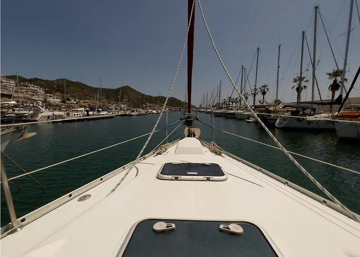 Alojamiento En Sitges, Con Opcion A Tour De Navegacion