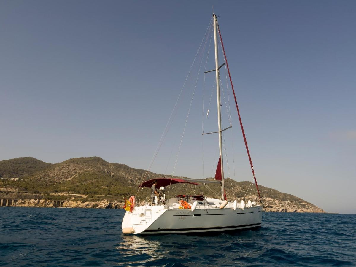 Botel Alojamiento En Sitges, Con Opcion A Tour De Navegacion Sitges