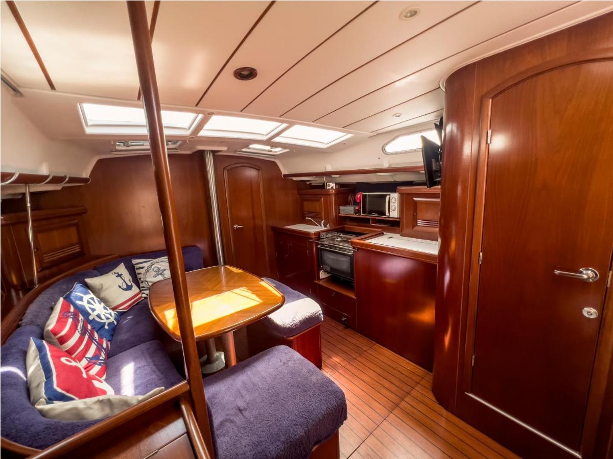 Botel Alojamiento En Sitges, Con Opcion A Tour De Navegacion *