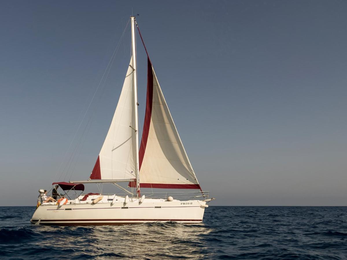 Alojamiento En Sitges, Con Opcion A Tour De Navegacion Botel
